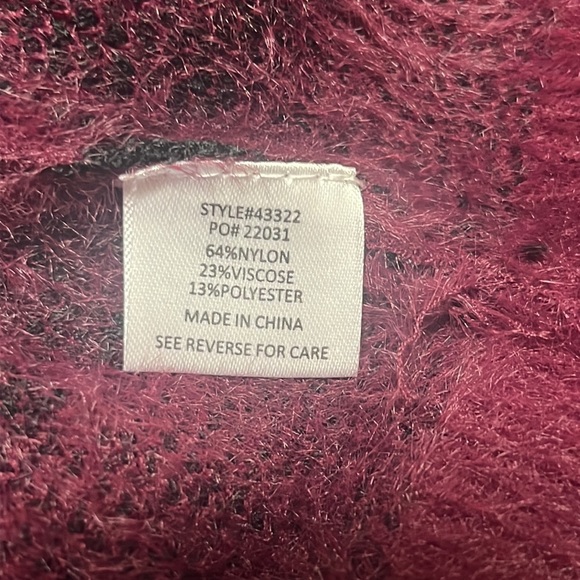 Beautiful sweater - Picture 7 of 7